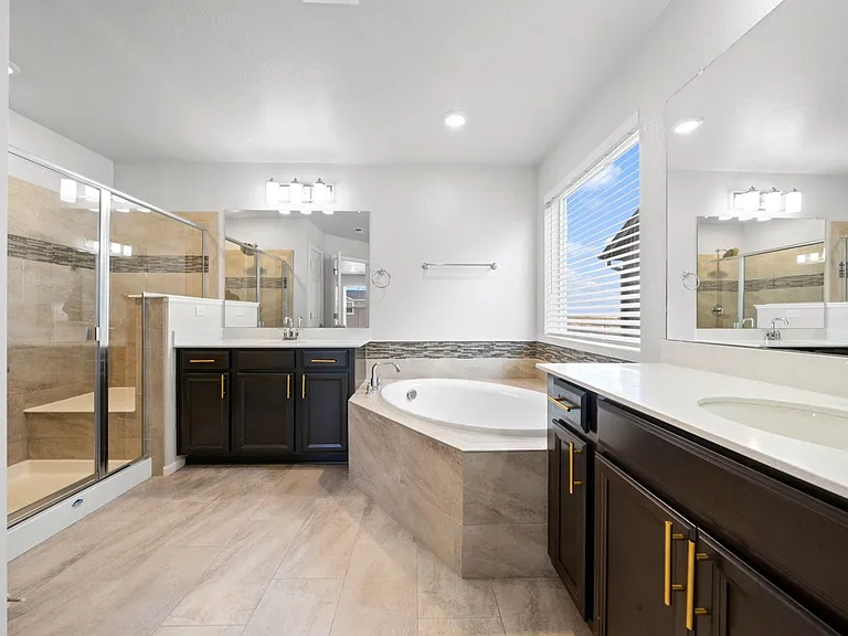 470 Hyde Park Cir — Photo 10