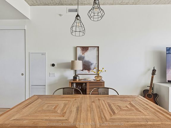 4th image of 185 Roehampton Ave #1101