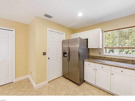5th image of 409 SE 14th St