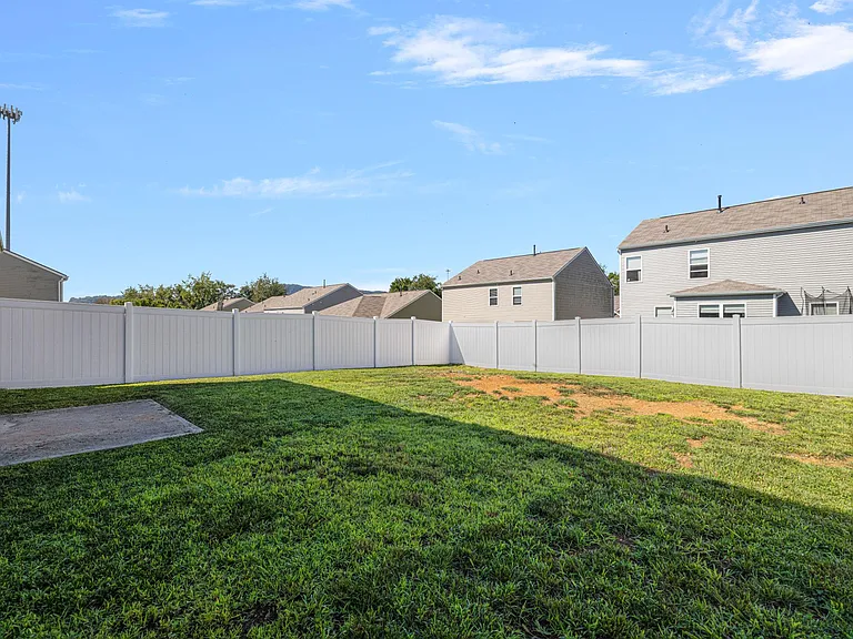 1124 Tay Sta — Photo 37