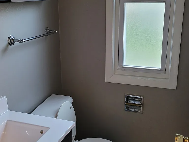 445 E Lincoln St — Photo 14