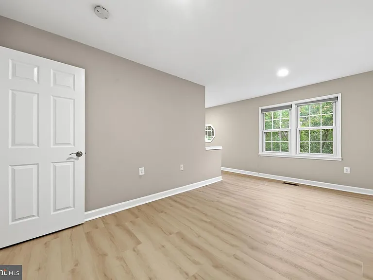 7817 Heatherton Ln — Photo 17