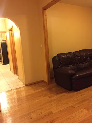 Rented by Metroline Realty | media 23