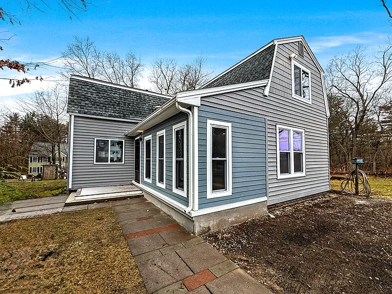 21 Burlington Rd — Photo 34