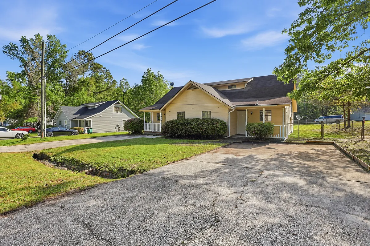 Building Photo - 907 Ash Street Ext #B