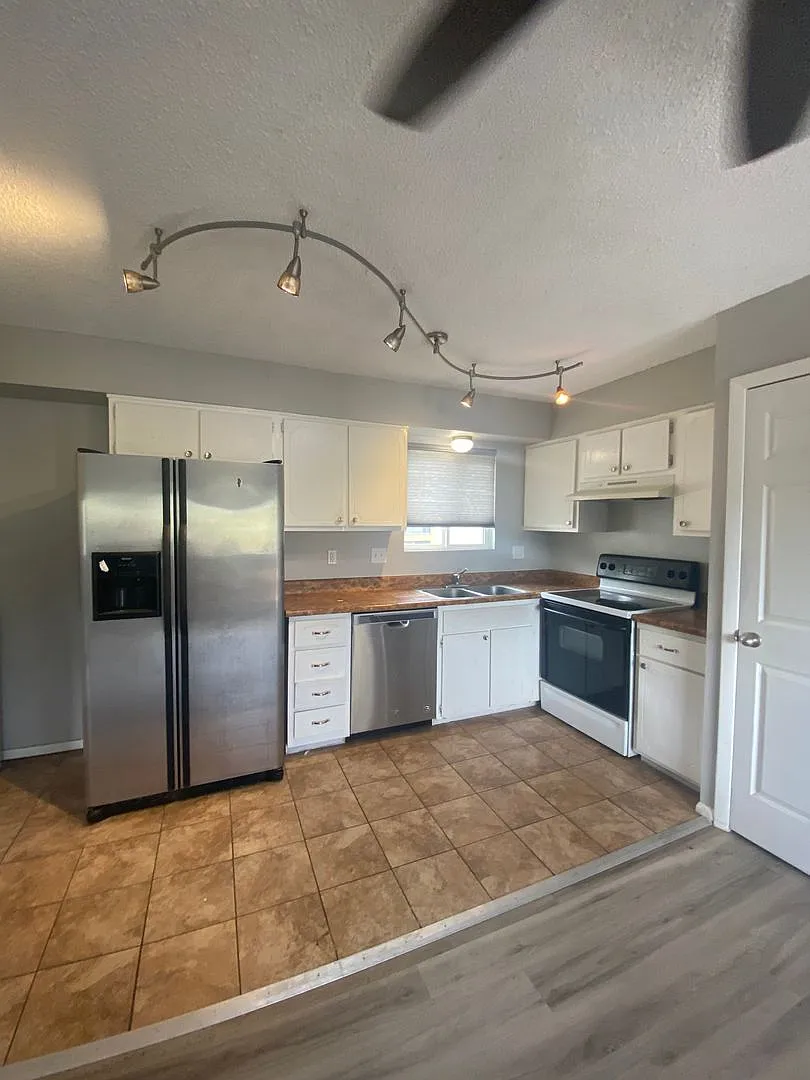 2030 W Yampa St — Photo 1
