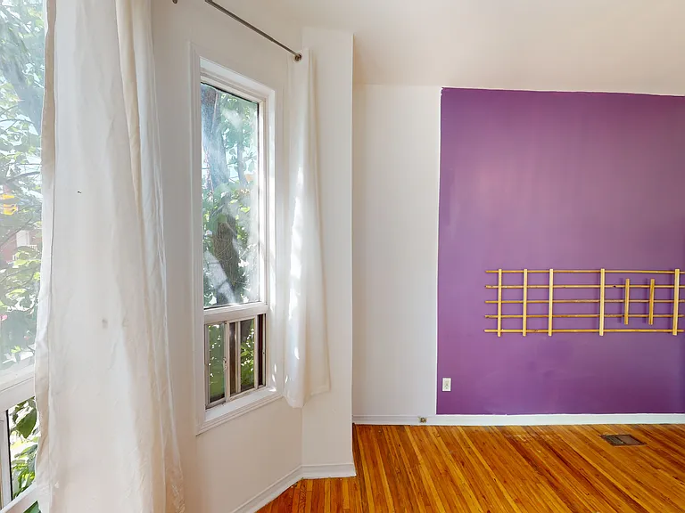 221 Bathurst St #4 — Photo 4