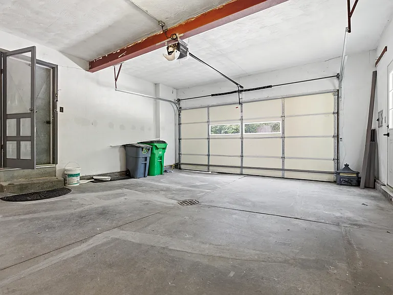 2056 Laurel Hill Dr — Photo 28