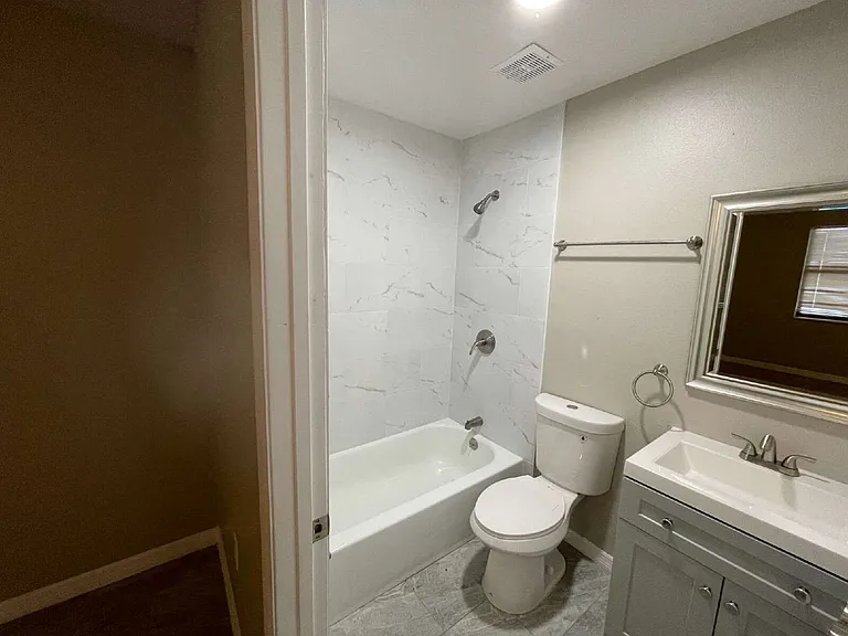 323 W Belmar St — Photo 7