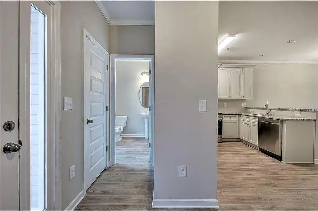 4 bed, 3.0 bath, 2025 sqft, $2,100 — Photo 3