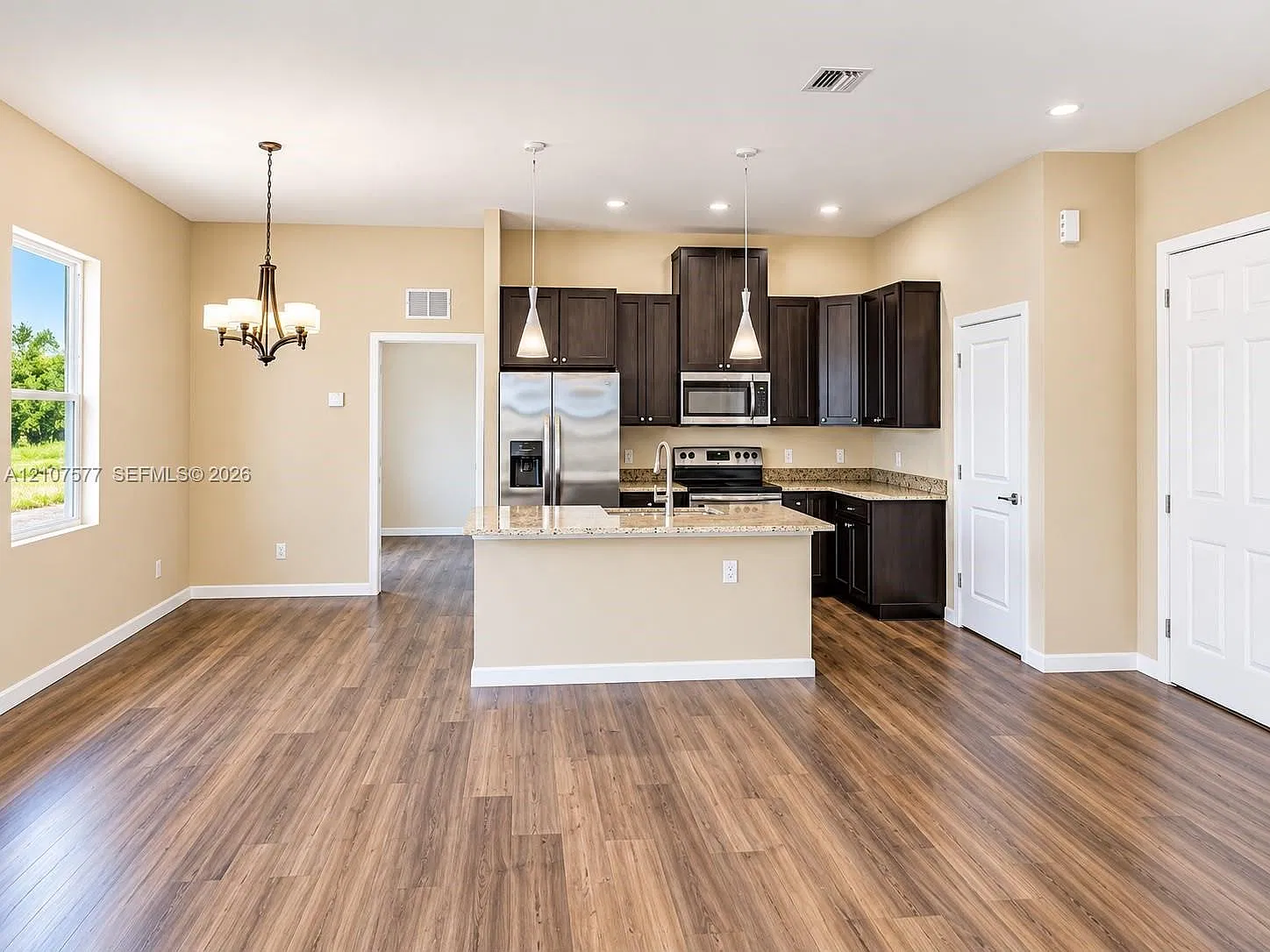 3 bed, 2.0 bath, $2,100 — Photo 3