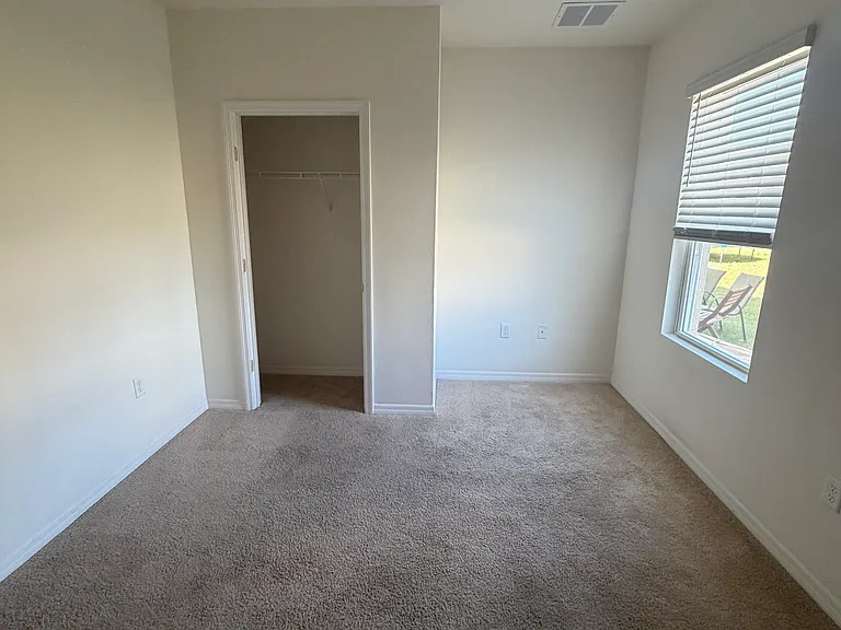 553 Park Place Blvd — Photo 2
