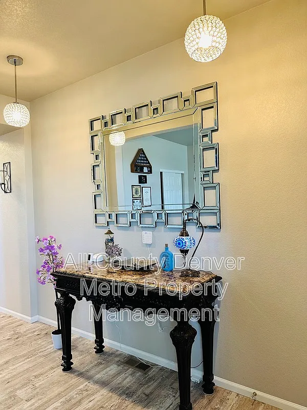 4 bed, 2.5 bath, 2480 sqft, $3,035 — Photo 2