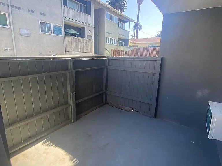 11104 Aqua Vista St — Photo 28