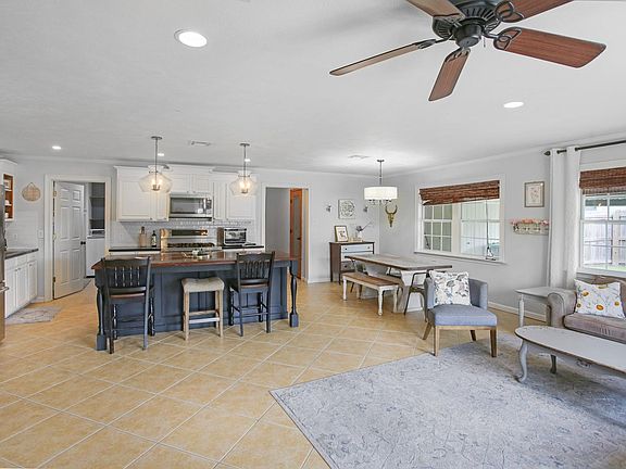 5th image of 28 Horseshoe Ln