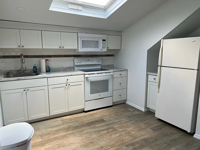 18 Linden Pl #2 — Photo 1