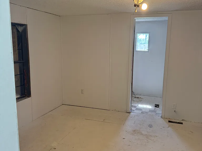 1027 SW Traffic Way #1 — Photo 3