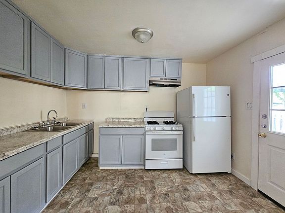 3rd image of 411 Washington St