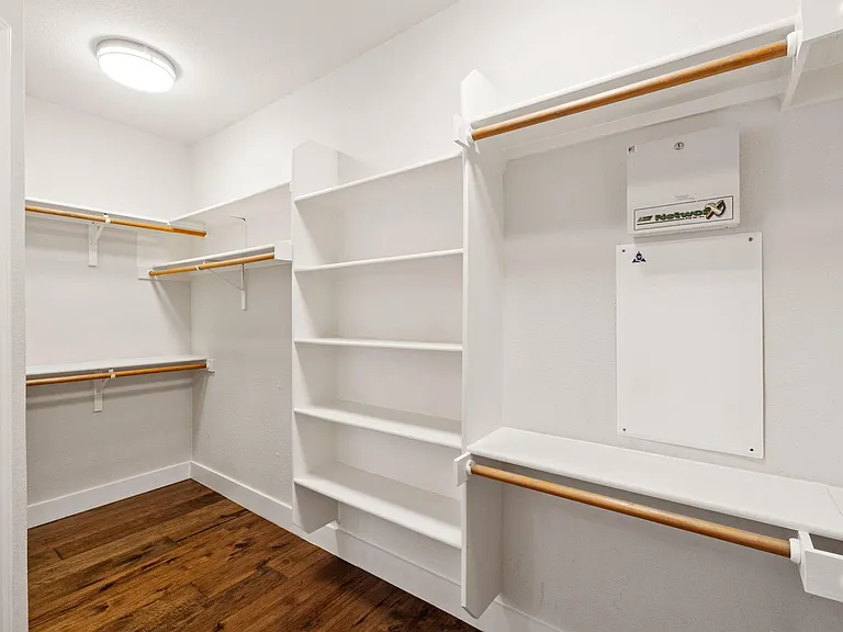8112 Cobblestone — Photo 25