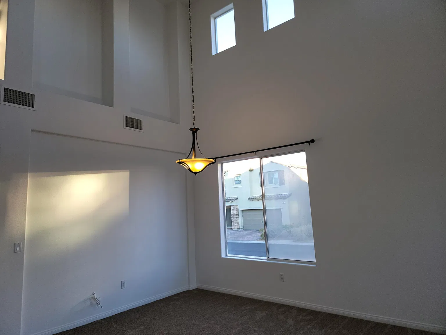 3 bed, 2608 sqft, $2,700 — Photo 3