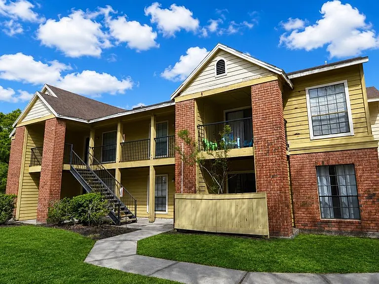 8718 Mallard Reserve Dr #104 — Photo 2