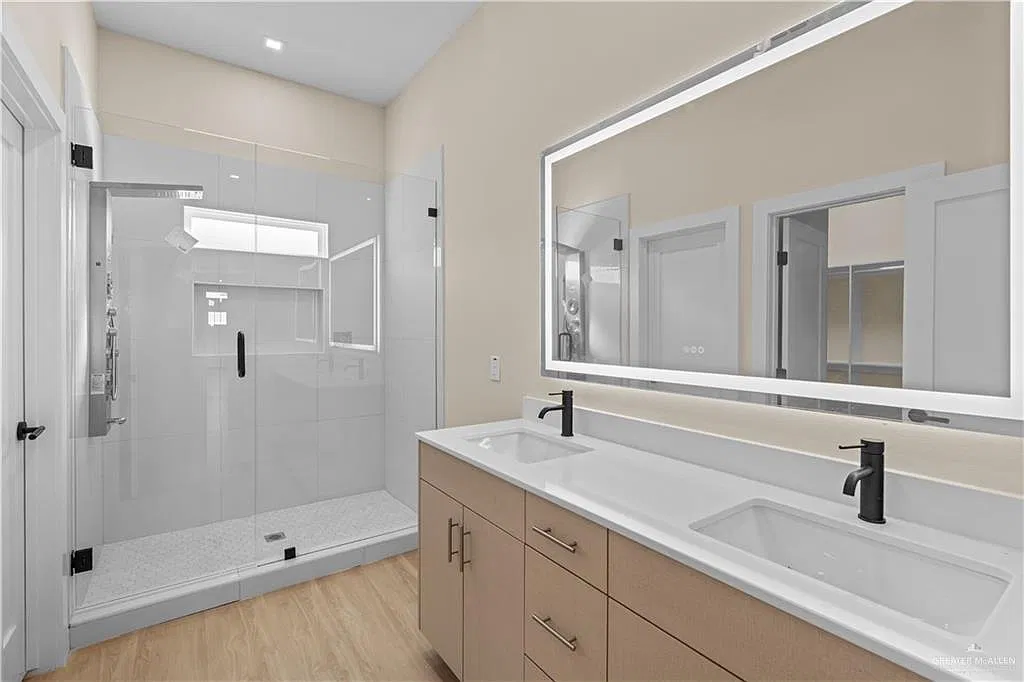 3 bed, 2.0 bath, 1549 sqft, $1,900 — Photo 4