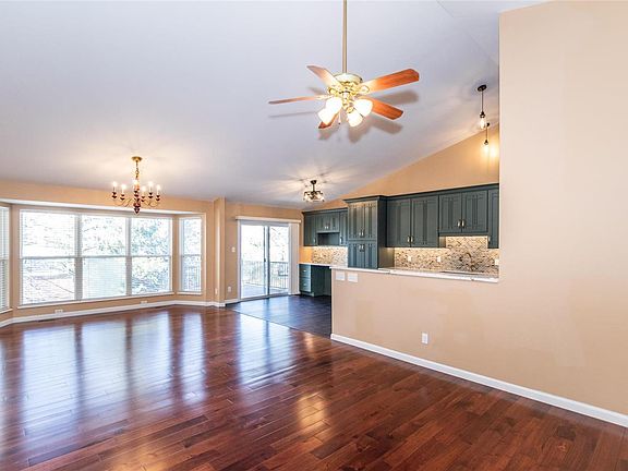 2nd image of 10223 Greenwich Pl