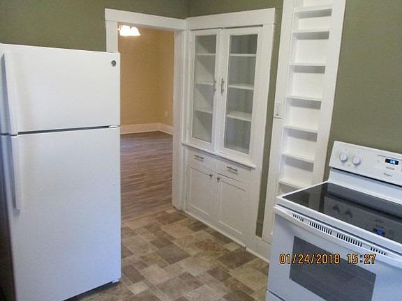 3rd image of 716 W Day St