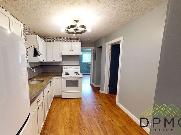3rd image of 326 E Hillsdale St #6