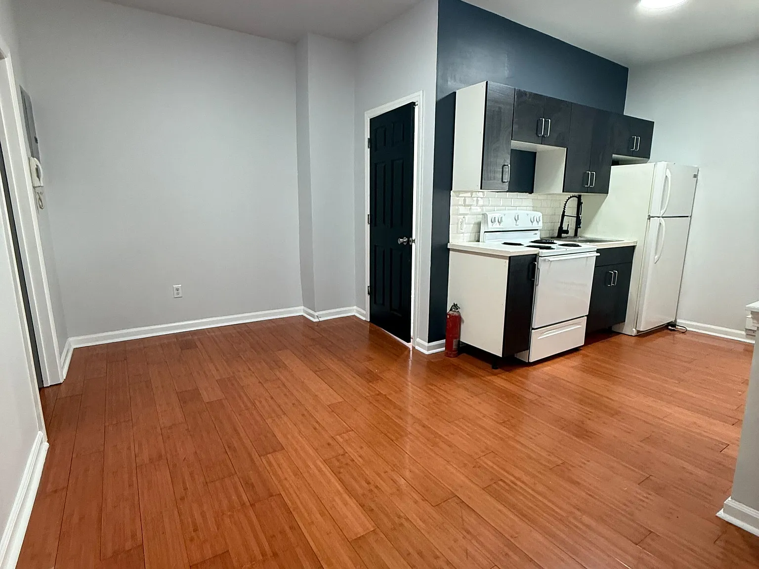 1 bed, $1,300 — Photo 4