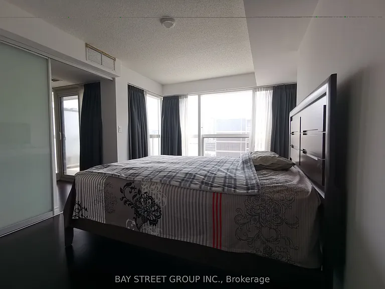 386 Yonge St #1809 — Photo 5