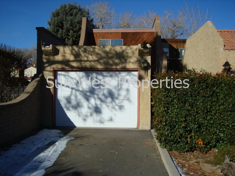 1st image of 1010 E Navajo St