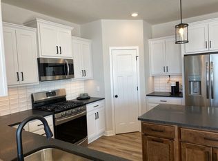 2043 Tamarack Rd, Carver, MN 55315