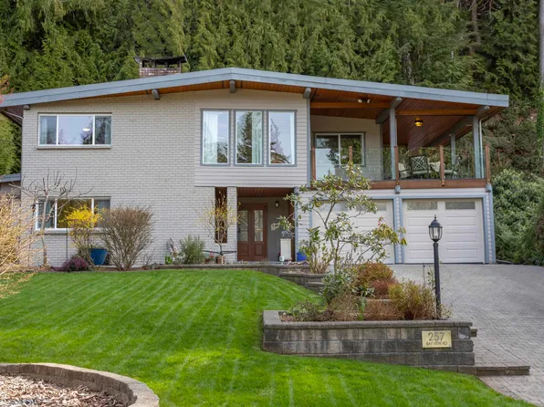 257 Bayview Rd, Lions Bay, BC V0N 2E0
