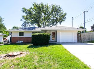 7120 Beechwood Dr, Urbandale, IA 50322