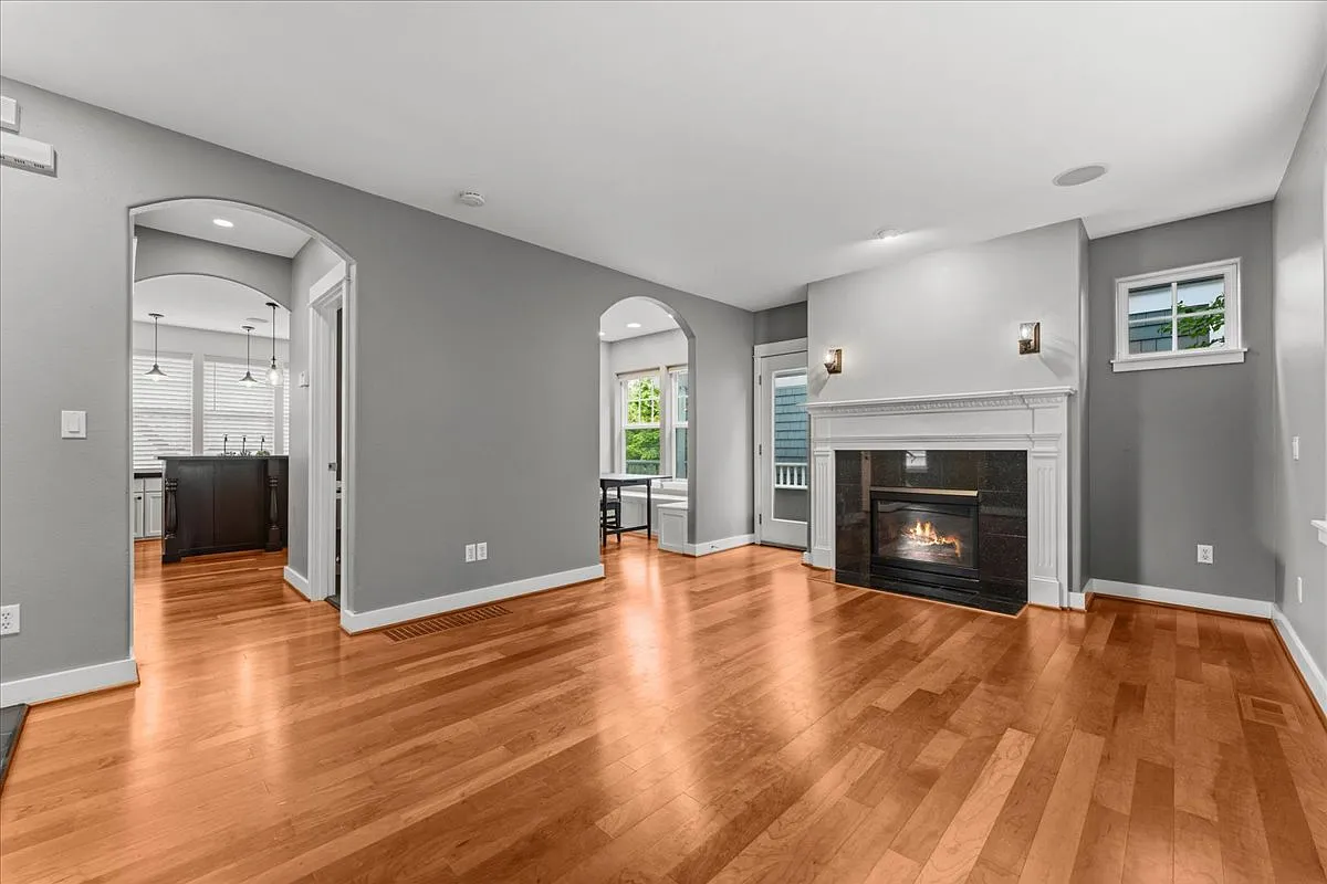 2 bed, 2.5 bath, 1459 sqft, $2,900 — Photo 3