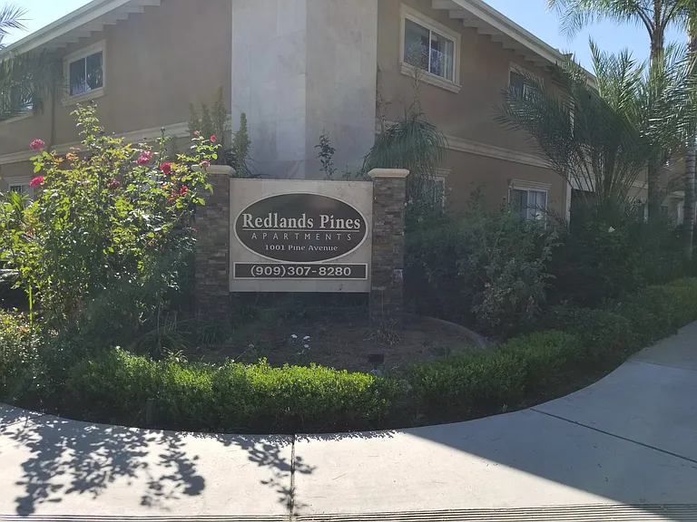Redlands Pines Apartments — Photo 8
