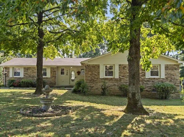 126 Robin Hood Rd, Dickson, TN 37055