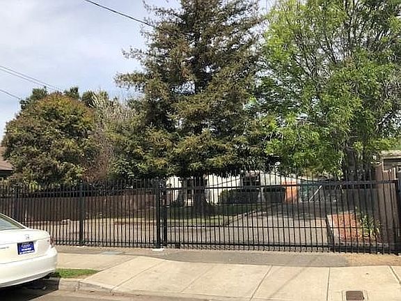 3rd image of 16050 Mateo St