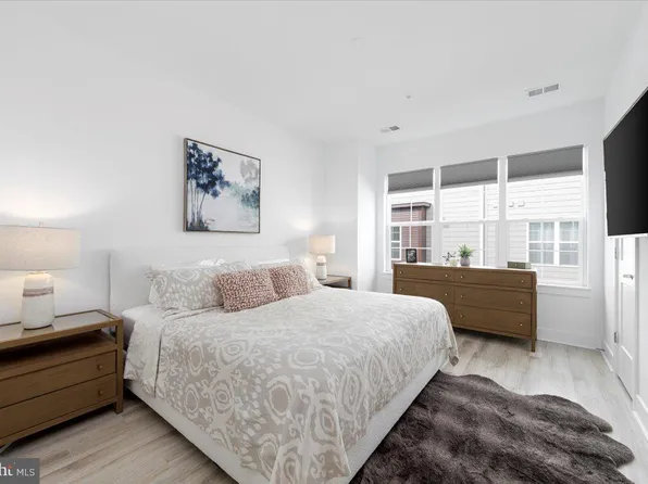 7356 Blade Dr, Falls Church, VA 22042