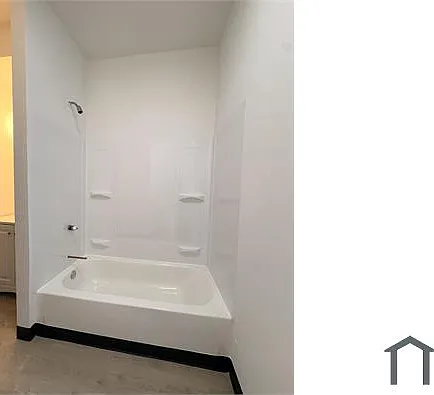 3 bed, 975 sqft, $1,510 — Photo 2