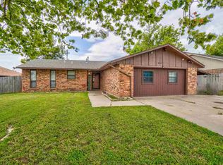 5320 NW Rotherwood Dr, Lawton, OK 73505