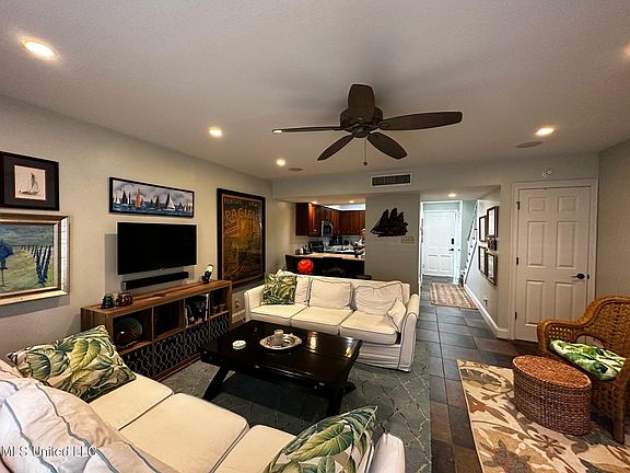 5th image of 3310 Washington Ave APT 1203
