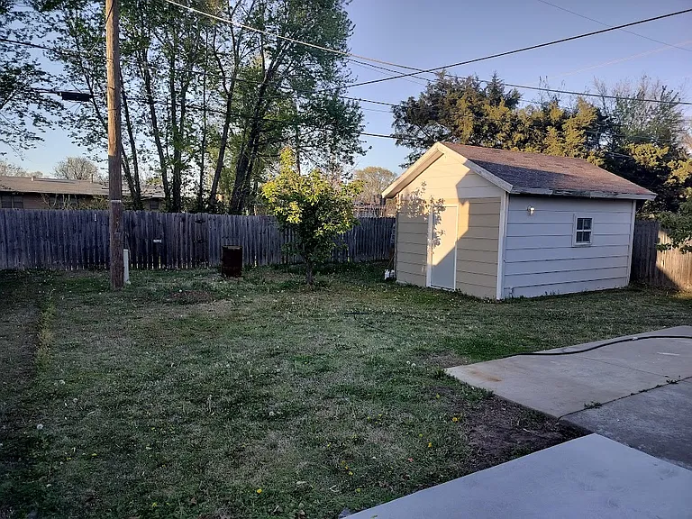 3132 E Stafford St — Photo 2