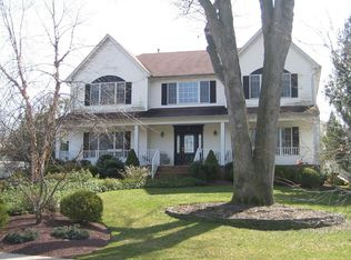 3 Debbie Ct, Manalapan, NJ 07726