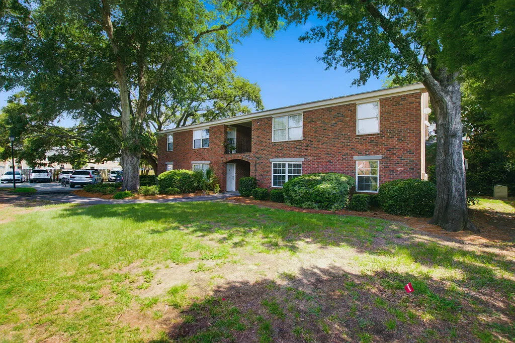 2 bed, 1.0 bath, 960 sqft, $2,095 — Photo 2