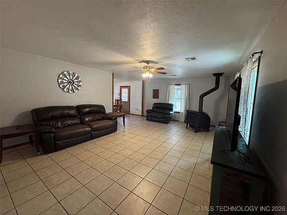 3rd image of 111 Hickory Pl