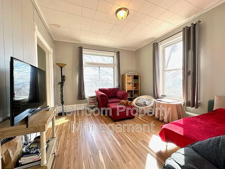 2125 E Superior St #3 — Photo 2