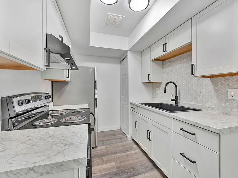 Apply At

Under Rentals

1 & 2 Bedroom Apartments Available

Water and Trash Paid!
Tags