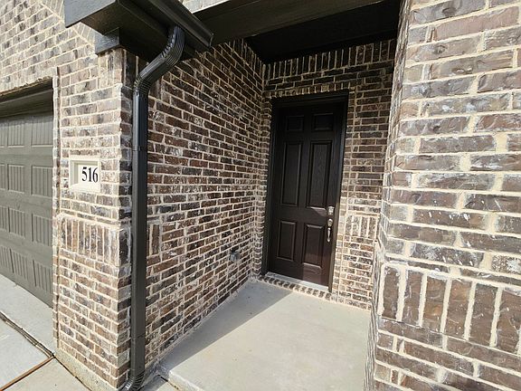 4th image of 516 Hillcrest Cir